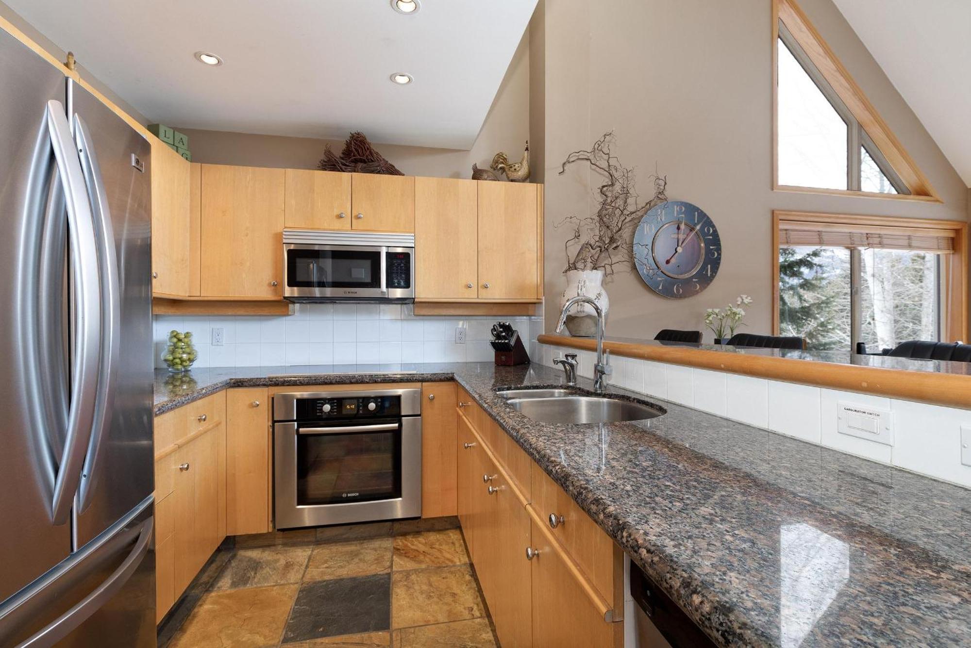 Alpine Greens 8 | Bright Townhome Near Blackcomb, Walk Or Shuttle To Skiing, Secure Parking Whistler Bagian luar foto