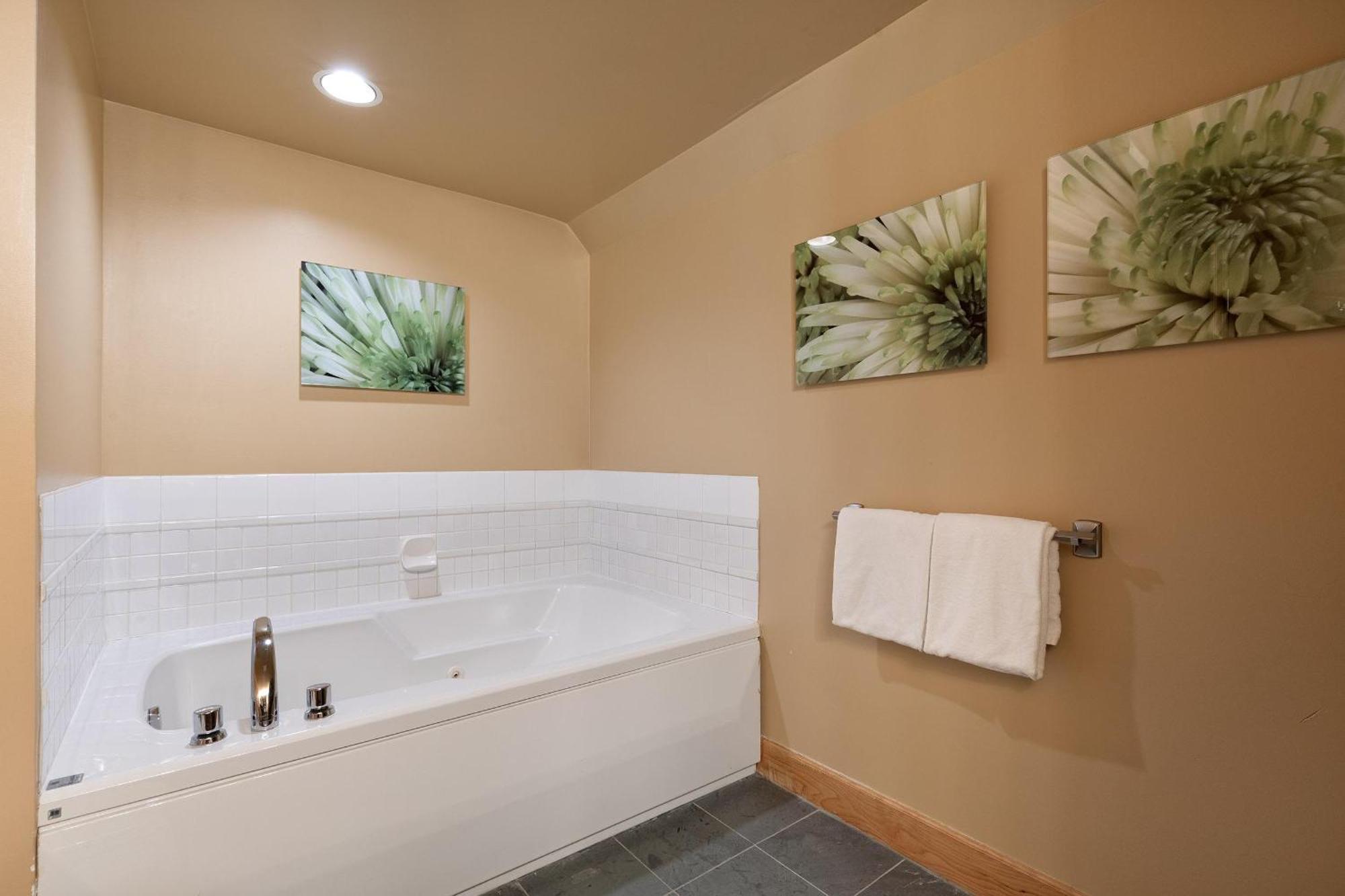 Alpine Greens 8 | Bright Townhome Near Blackcomb, Walk Or Shuttle To Skiing, Secure Parking Whistler Bagian luar foto