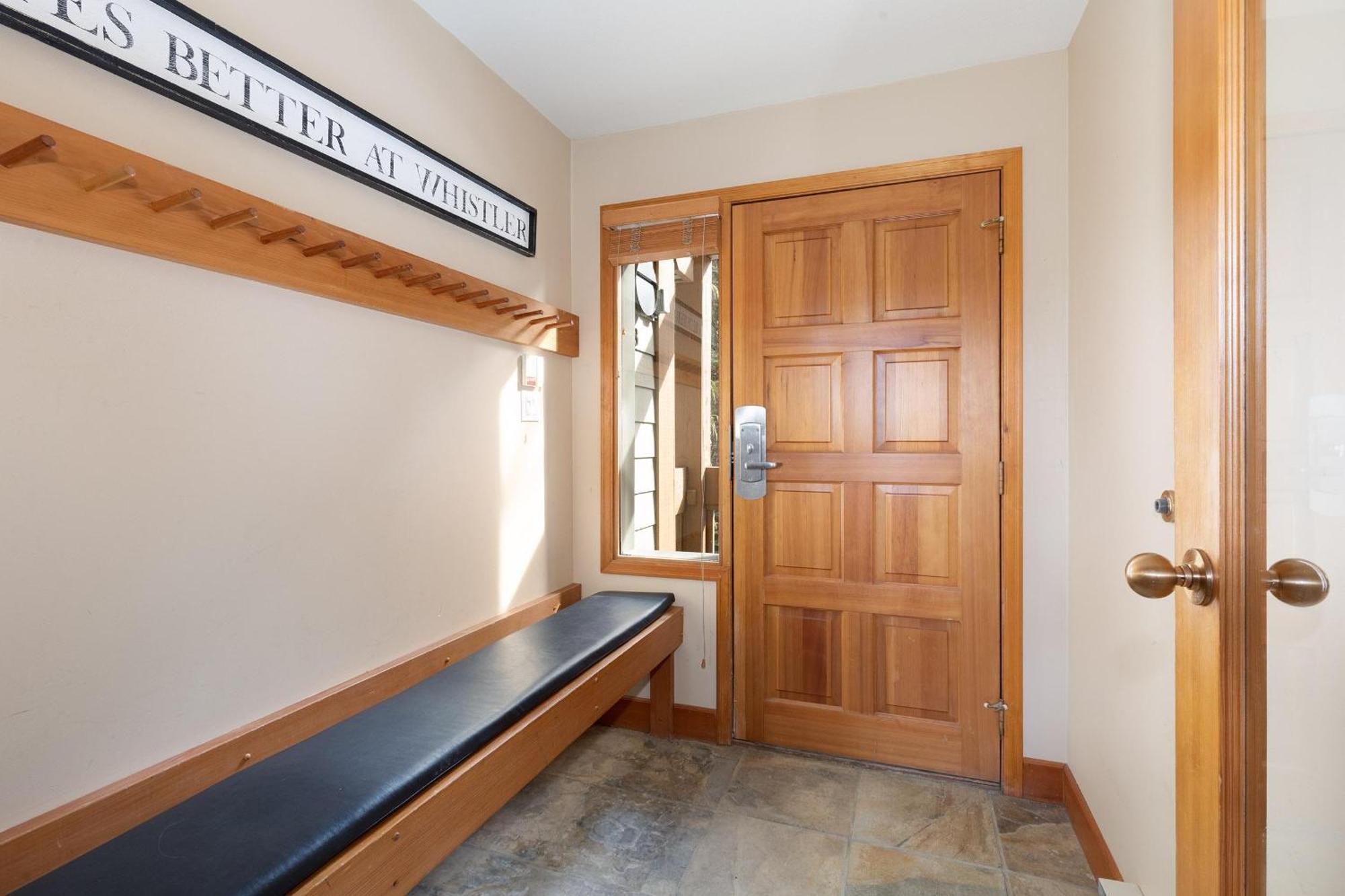 Alpine Greens 8 | Bright Townhome Near Blackcomb, Walk Or Shuttle To Skiing, Secure Parking Whistler Bagian luar foto
